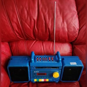 Vintage Youthtronics Cassette AM/FM Stereo Radio Boombox. BENIFITS CHARITY